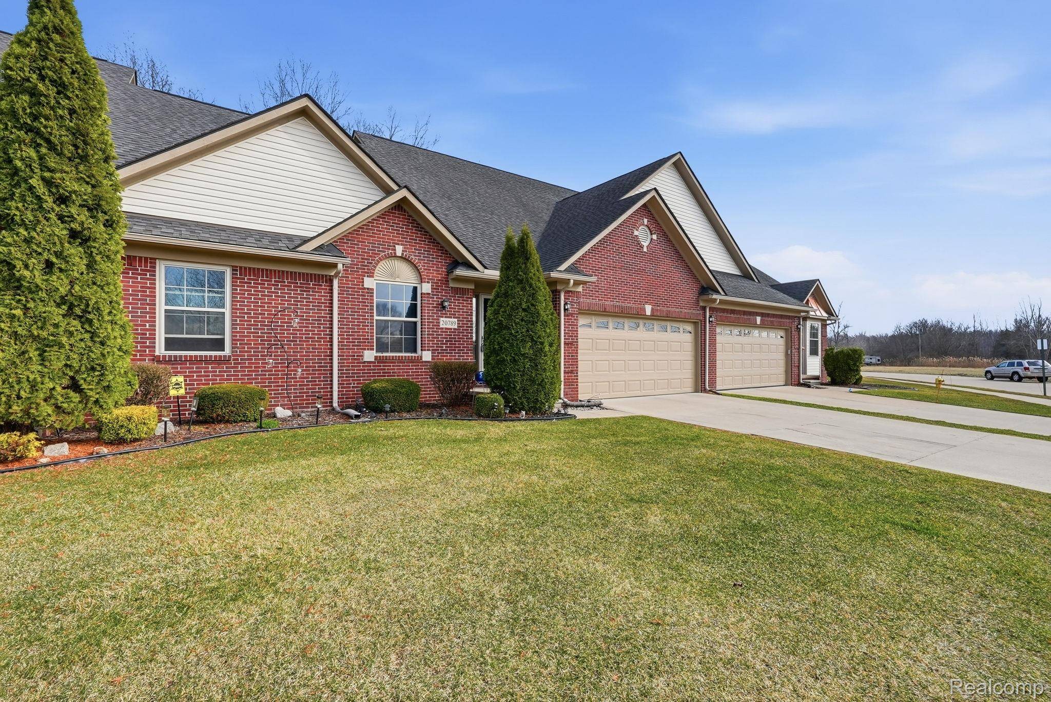 20789 Hummingbird DR, Brownstown Charter Township, MI 48174