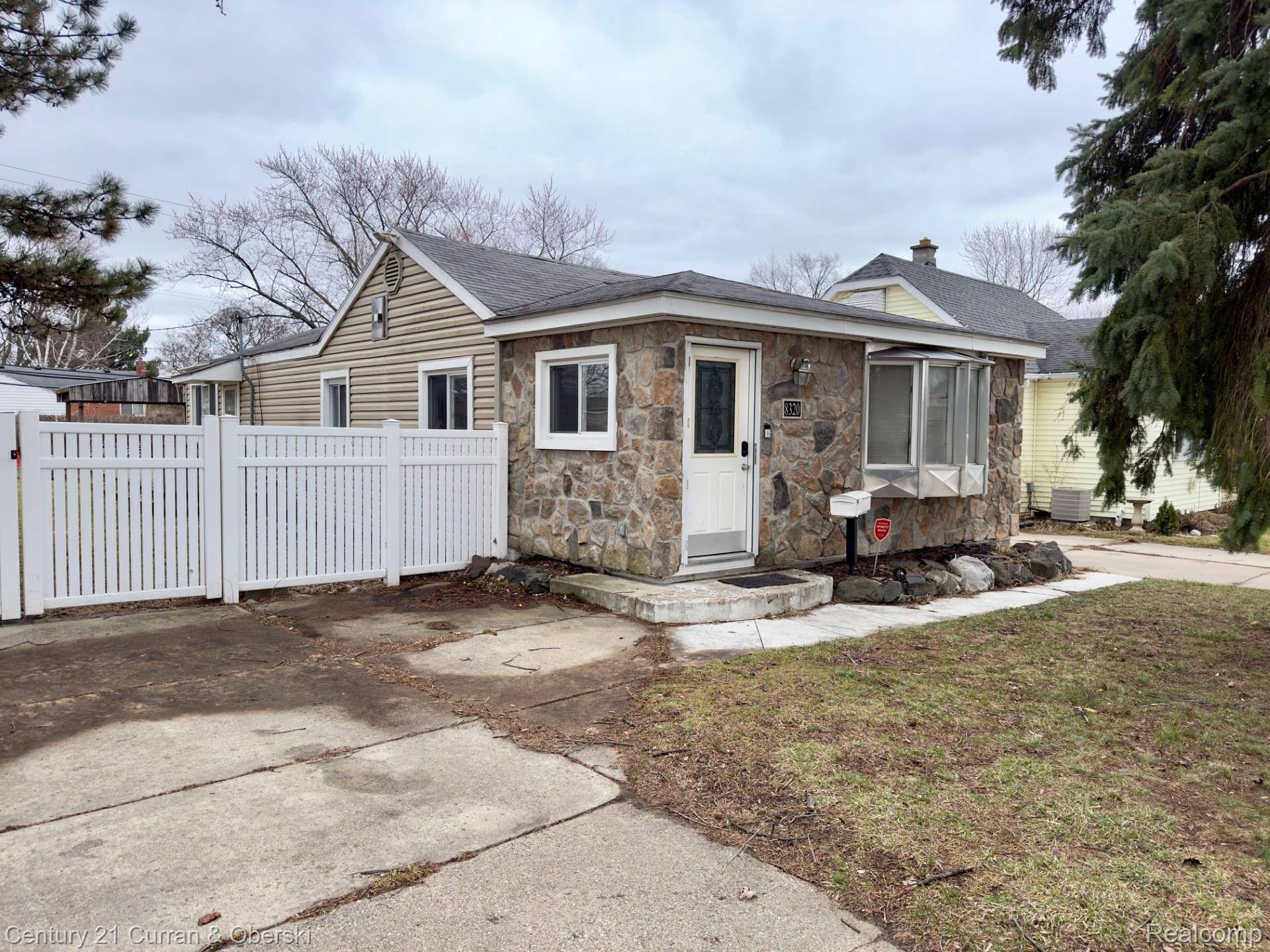 8320 Robindale AVE, Dearborn Heights, MI 48127