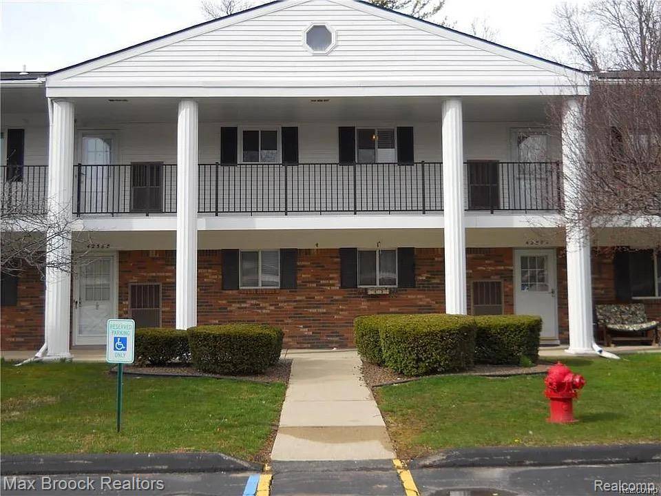 42491 Plymouth Hollow DR, Plymouth Charter Township, MI 48170