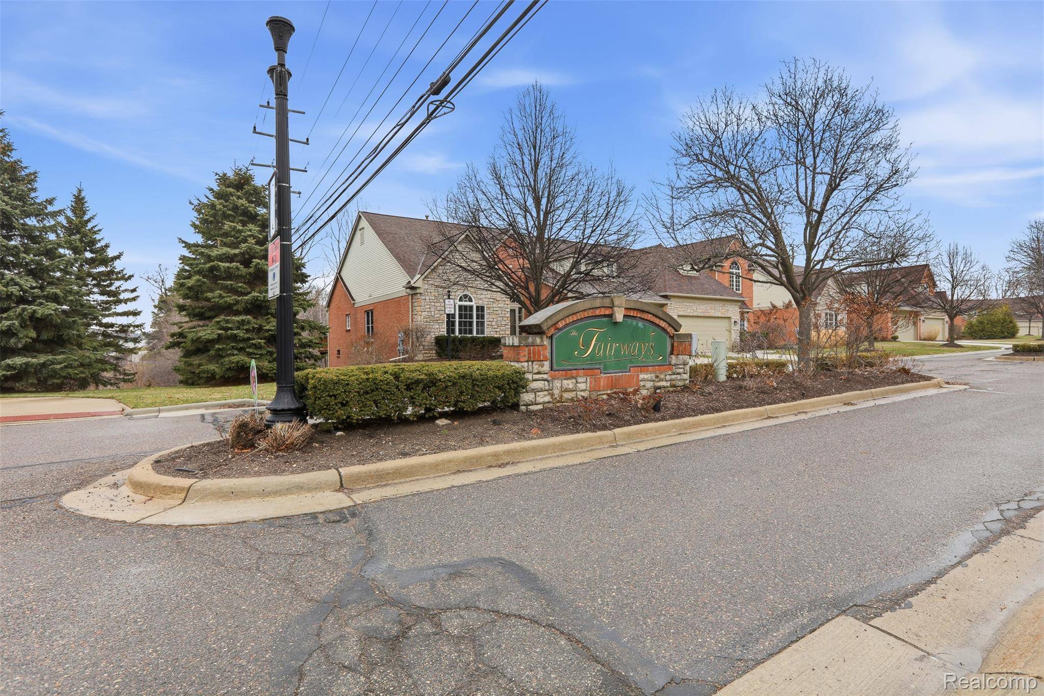 37225 Berkleigh CT, Farmington Hills, MI 48331