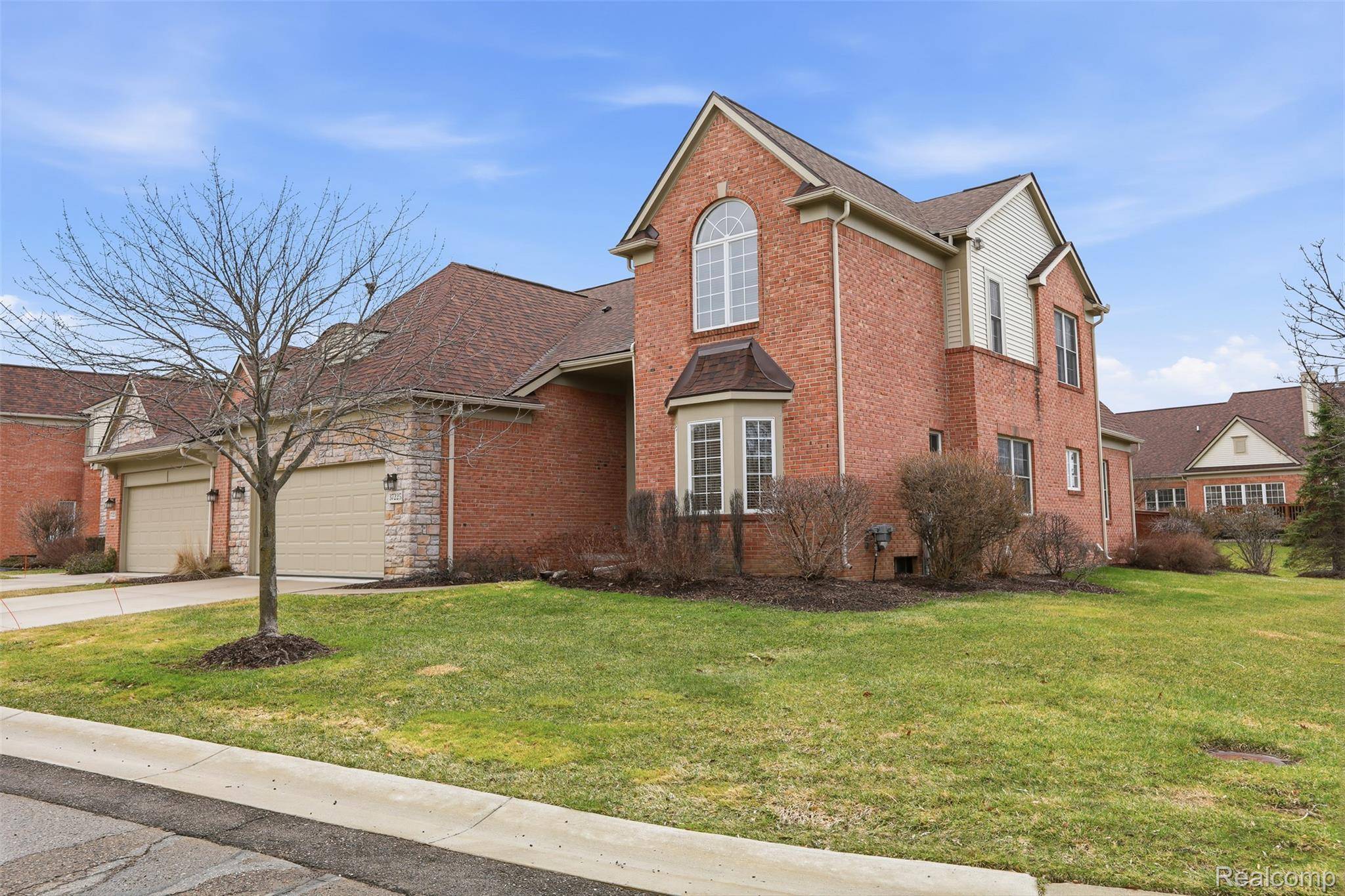 37225 Berkleigh CT, Farmington Hills, MI 48331