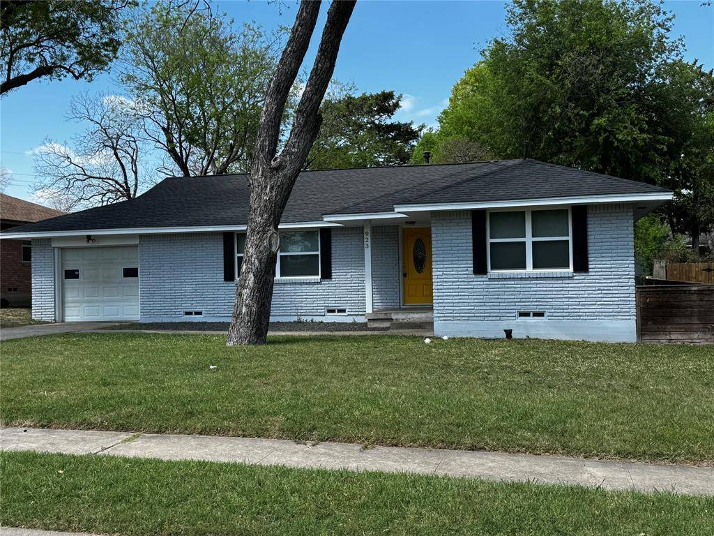 923 Green Castle Drive, Dallas, TX 75232