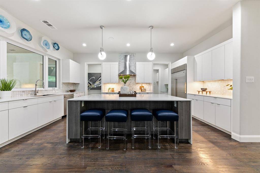 4028 Courtshire Drive, Dallas, TX 75229