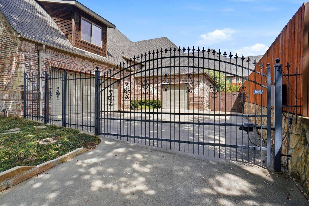 620 Highview Lane, Hurst, TX 76054