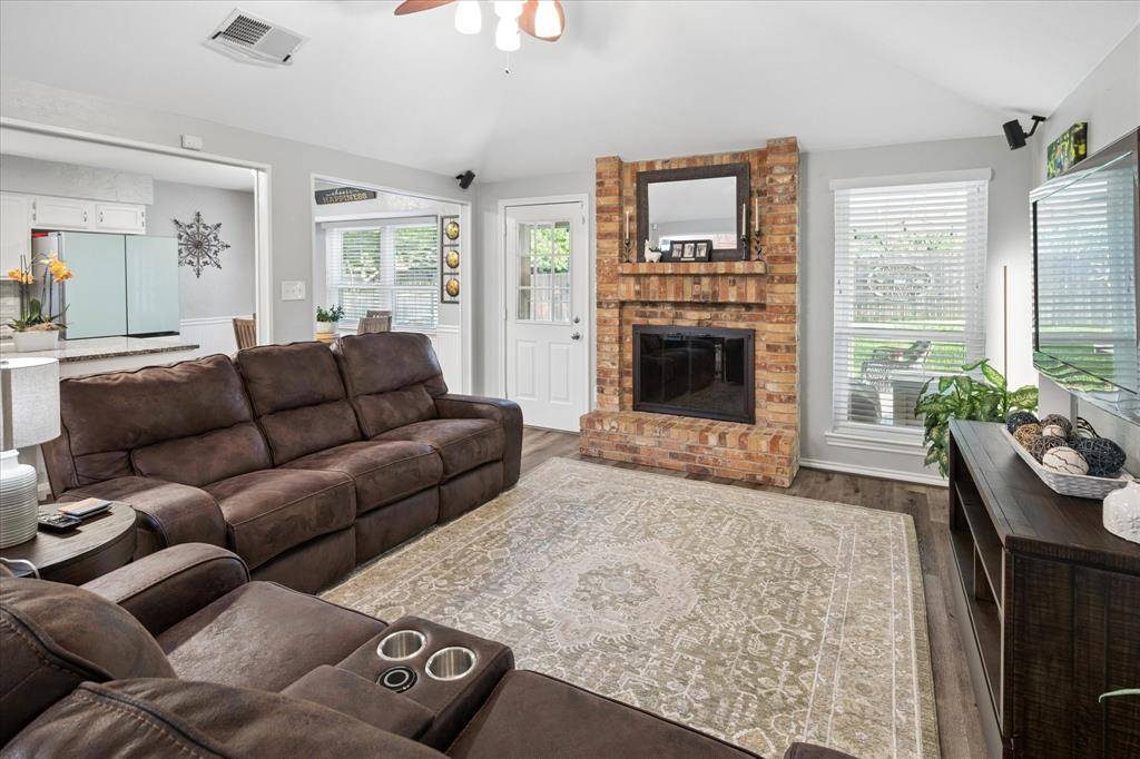 2406 S Forest Hls, Corinth, TX 76210