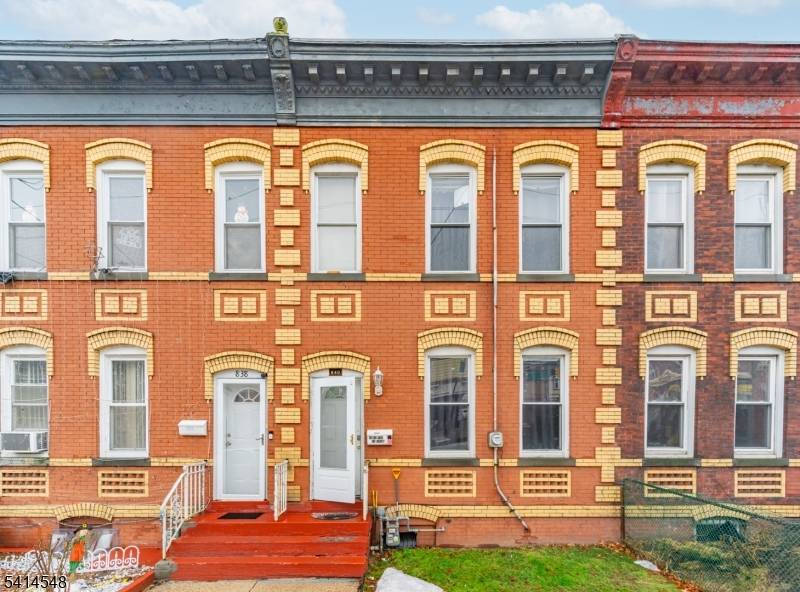 840 Grove St, Elizabeth City, NJ 07202