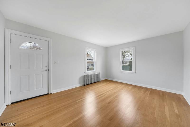 32 N 7Th Ave, Manville Boro, NJ 08835