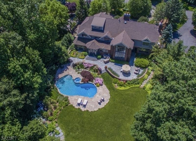 54 Hamilton Dr, North Caldwell Boro, NJ 07006