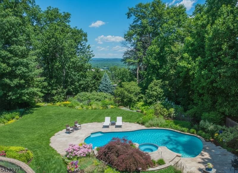 54 Hamilton Dr, North Caldwell Boro, NJ 07006