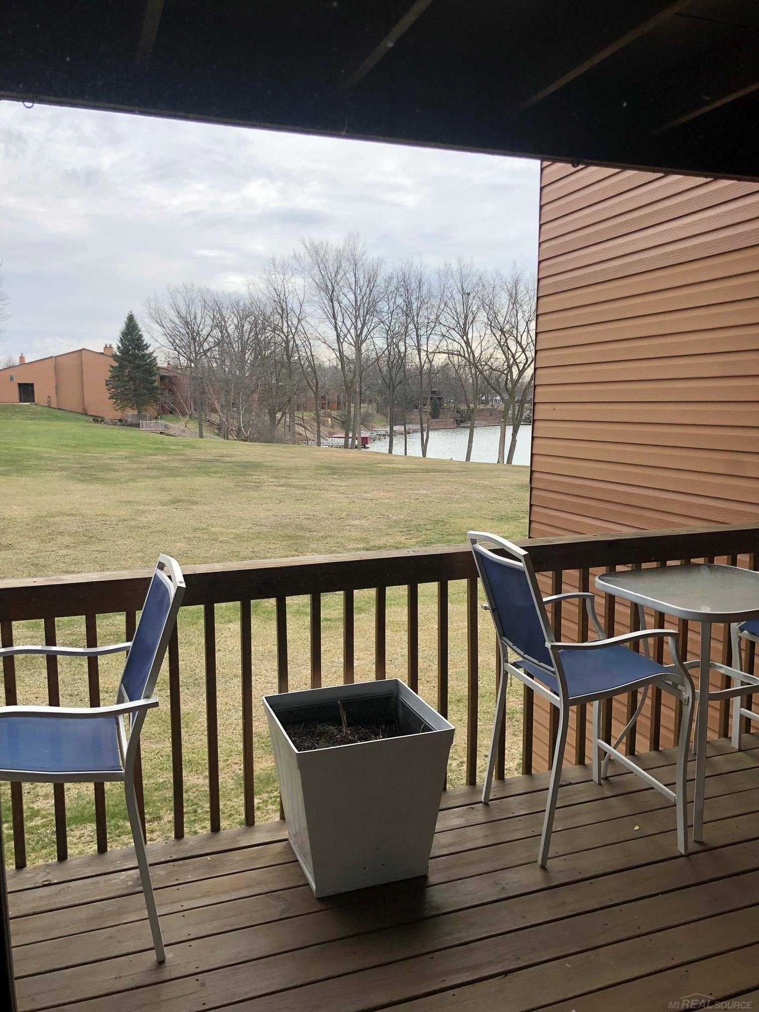 48295 Bayshore DR, Van Buren Twp, MI 48111