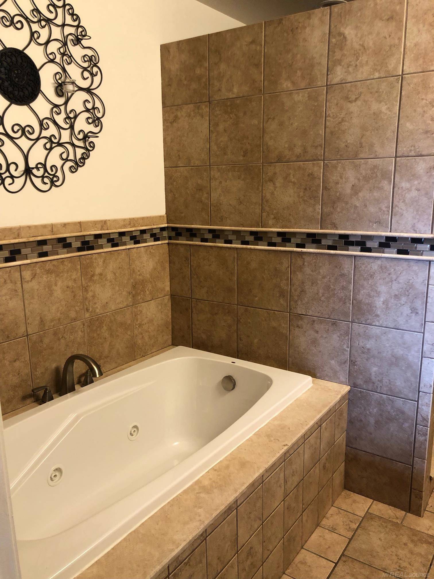 48295 Bayshore DR, Van Buren Twp, MI 48111