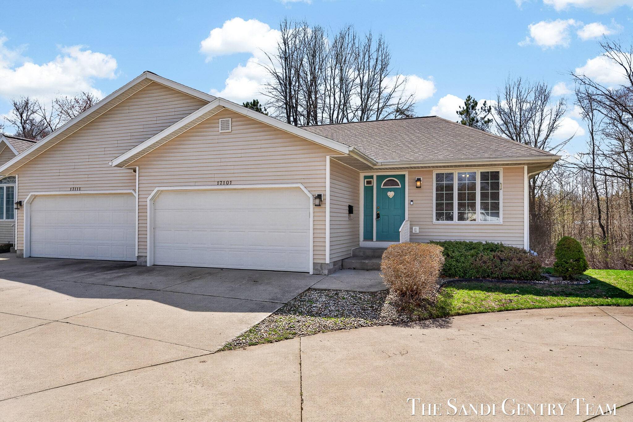 17101 Grandview DR, Ferrysburg City, MI 49456