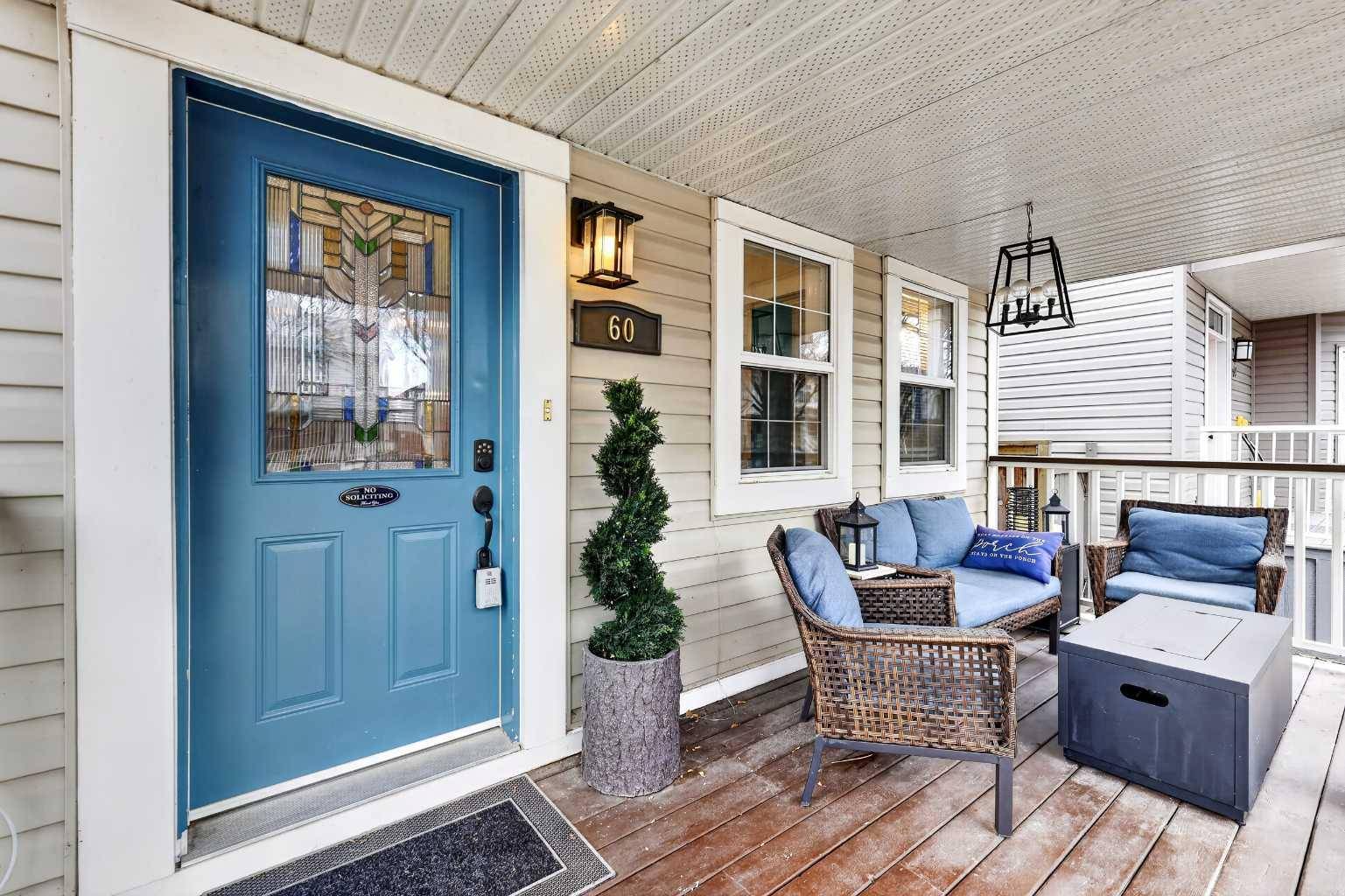 60 Inverness DR SE, Calgary, AB T2Z 3E4