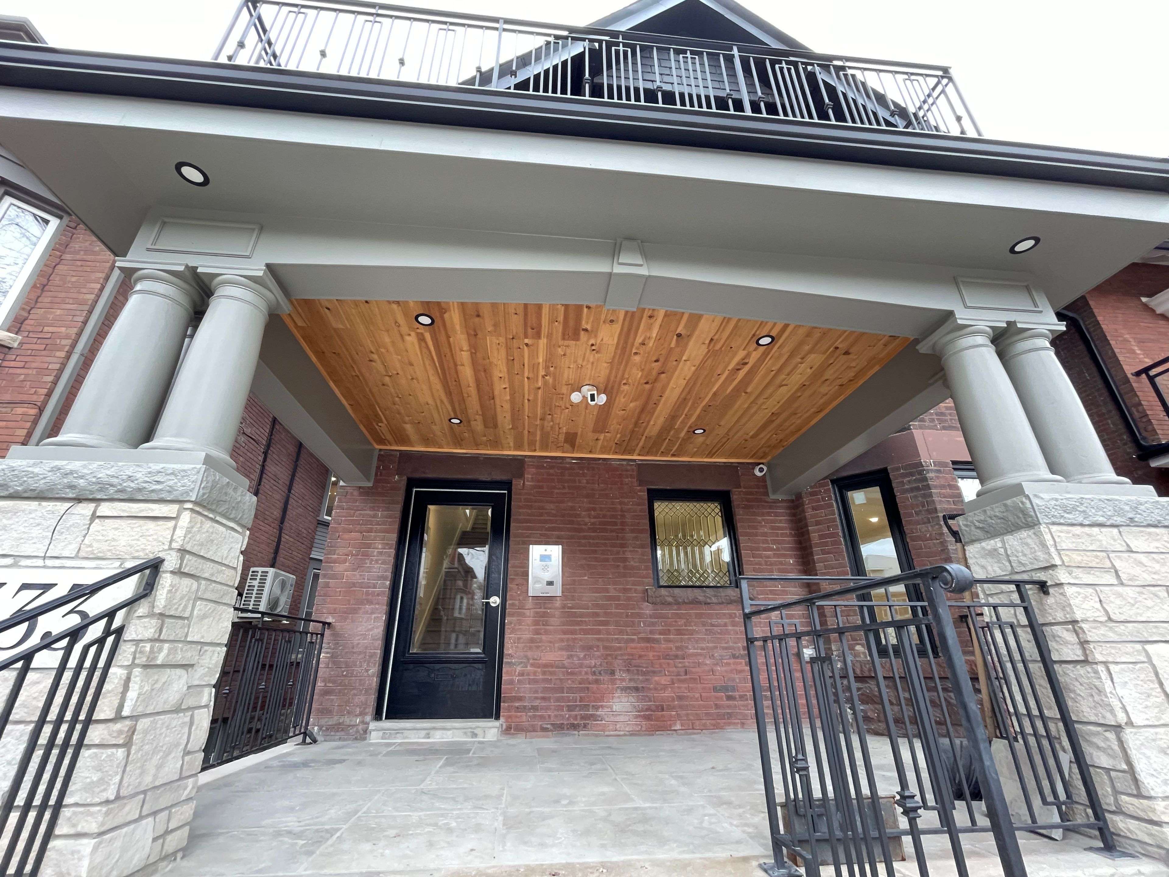 333 Palmerston BLVD ##201, Toronto C01, ON M6G 2N5