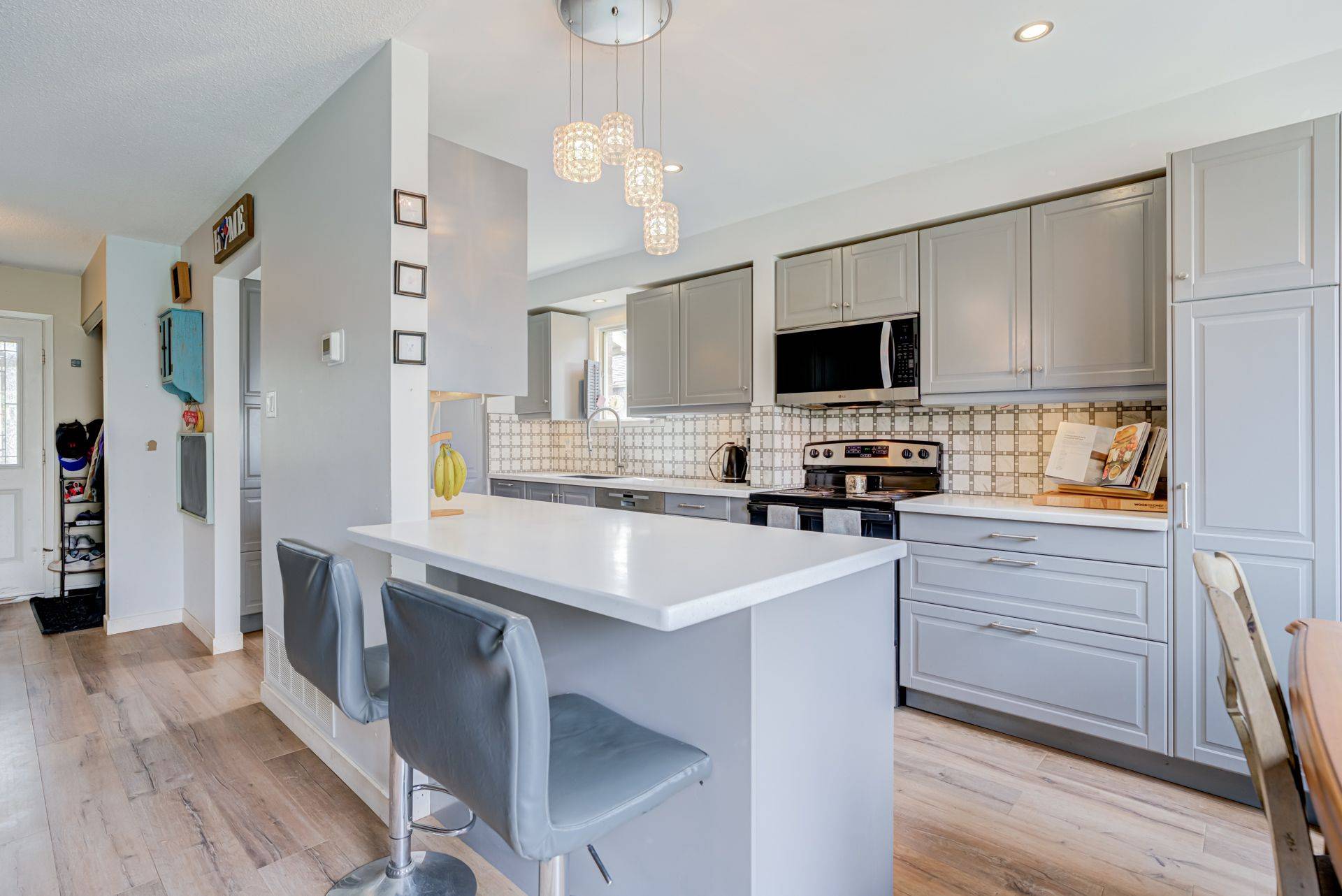 6 Hendley DR, Ajax, ON L1T 2C6