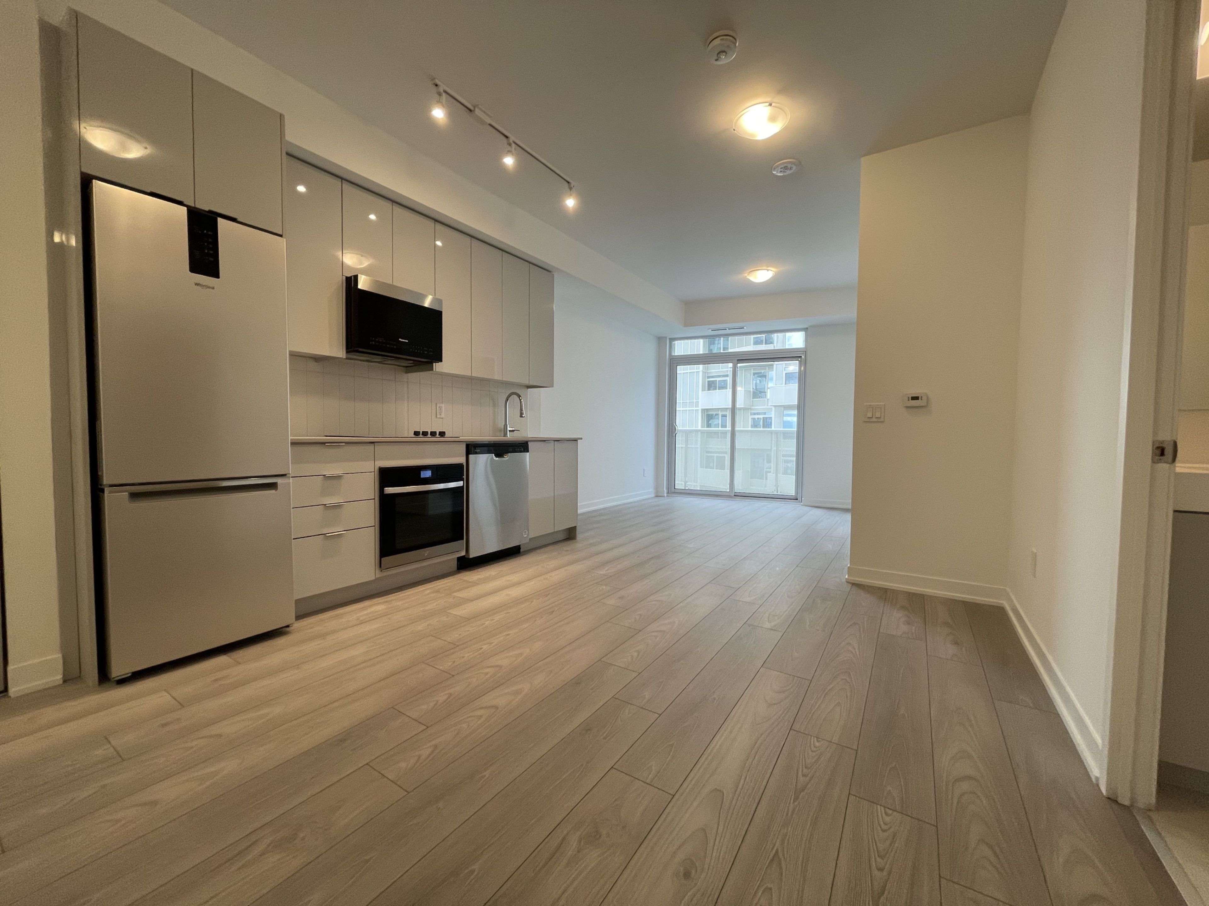 10 abeja ST #1416, Vaughan, ON L4K 0P4