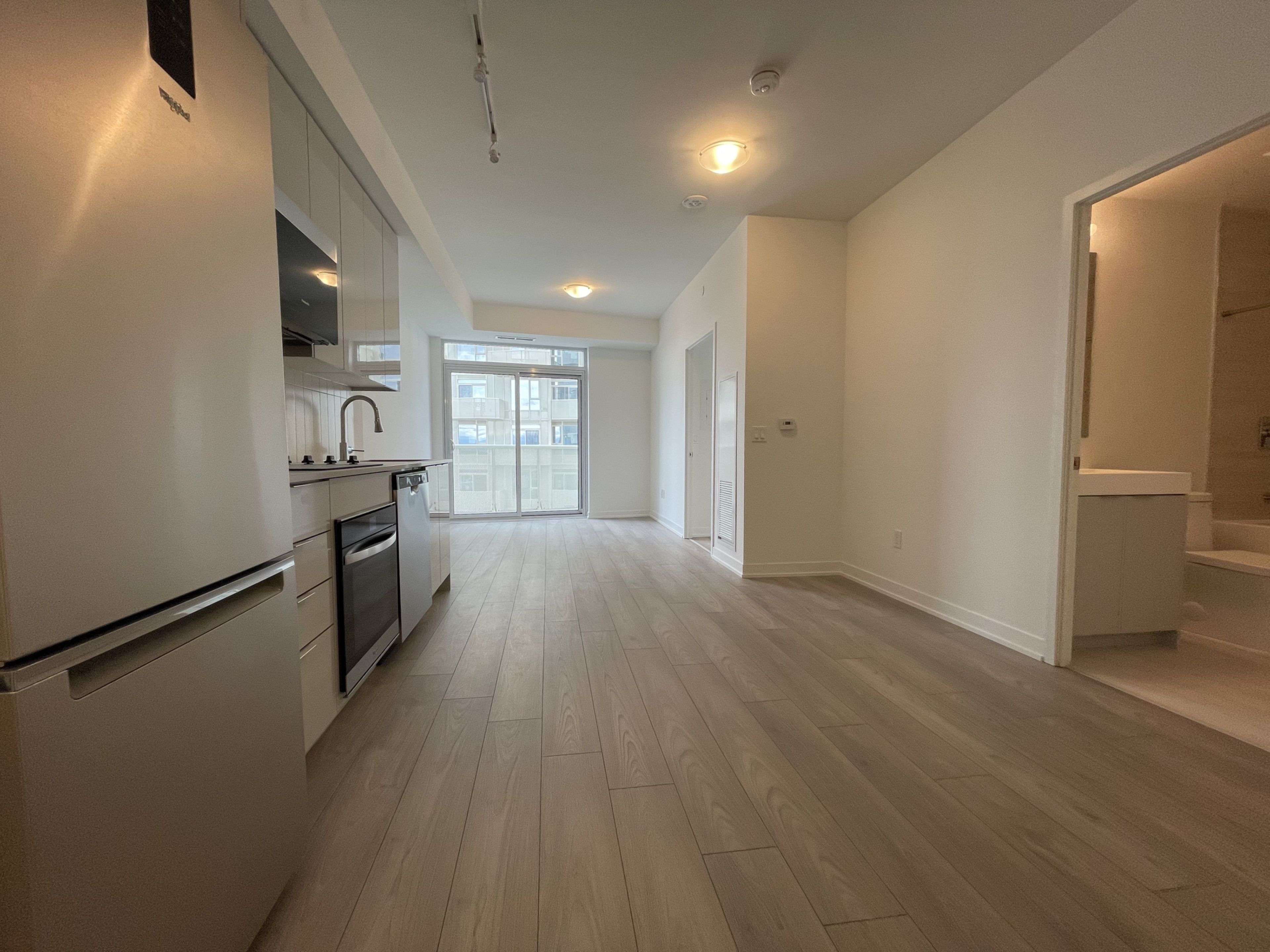 10 abeja ST #1416, Vaughan, ON L4K 0P4