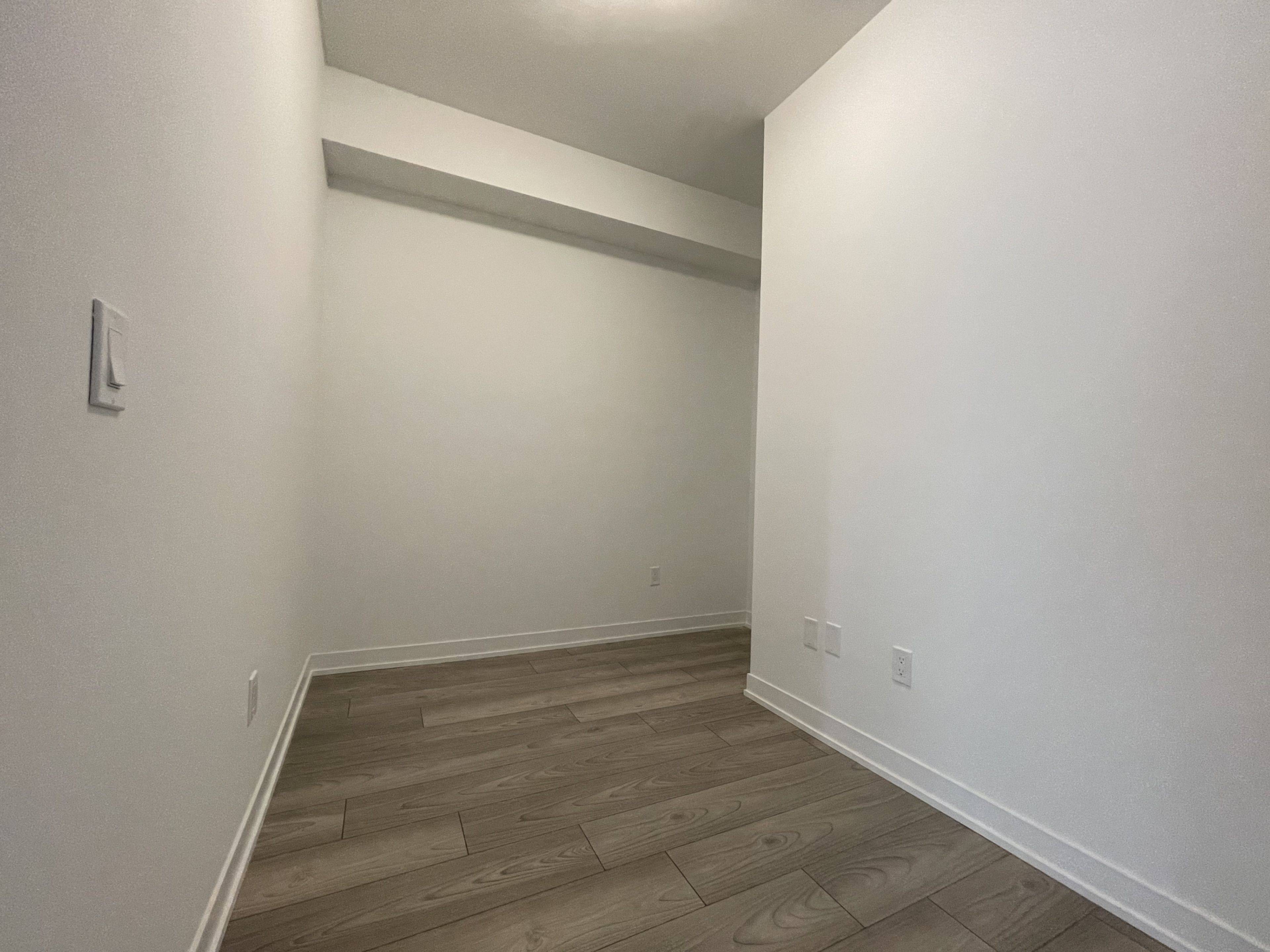 10 abeja ST #1416, Vaughan, ON L4K 0P4