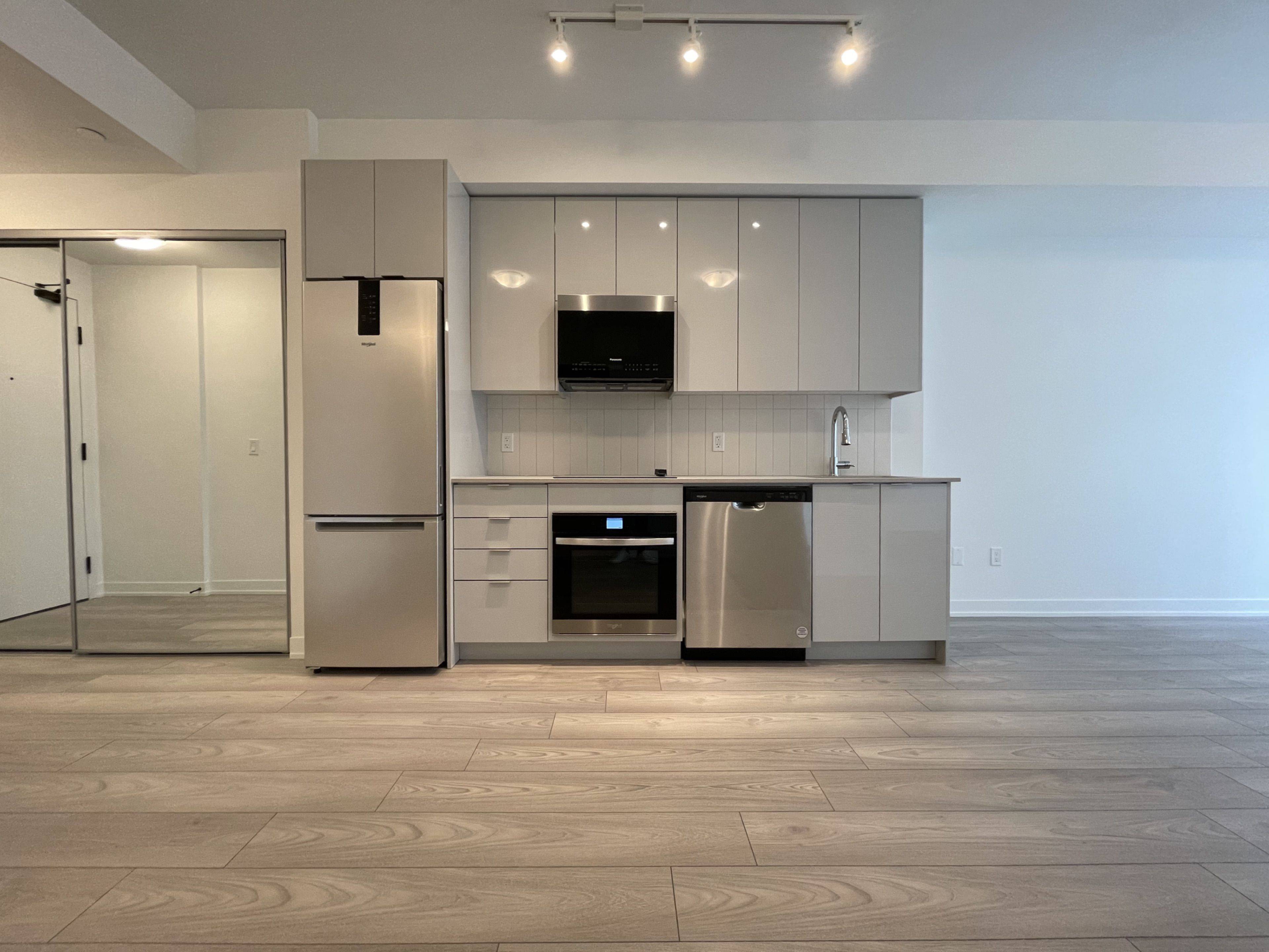 10 abeja ST #1416, Vaughan, ON L4K 0P4