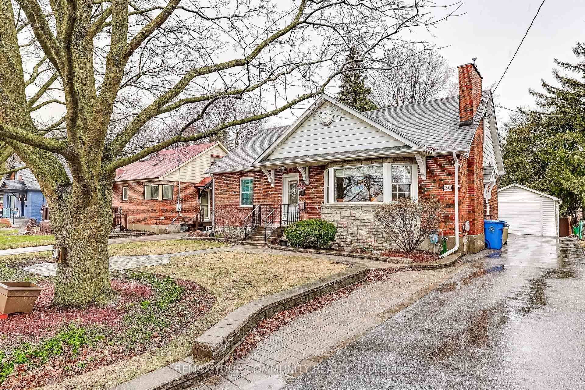 30 Dunning AVE, Aurora, ON L4G 6H7