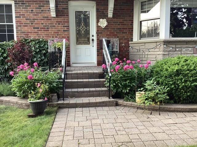 30 Dunning AVE, Aurora, ON L4G 6H7