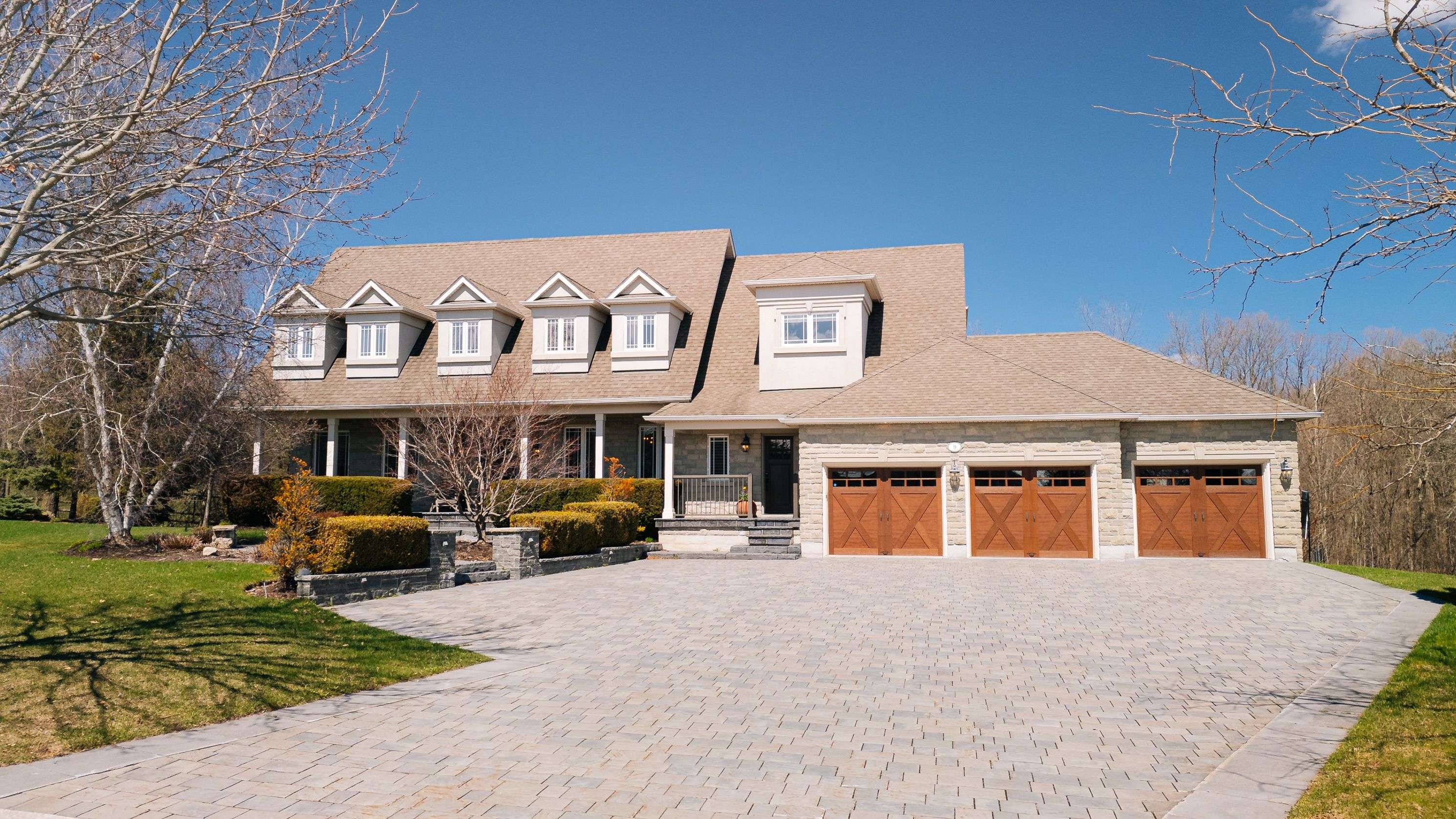 9 Black CT, Aurora, ON L4G 8A1