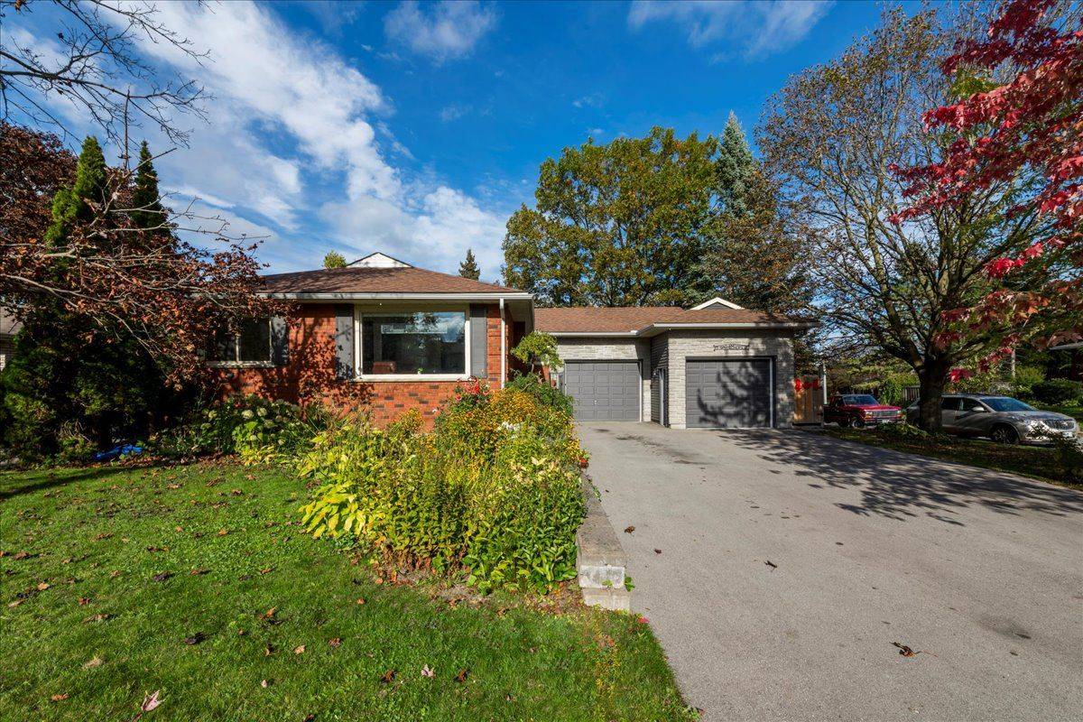 32 Springhome RD, Barrie, ON L4N 2W7