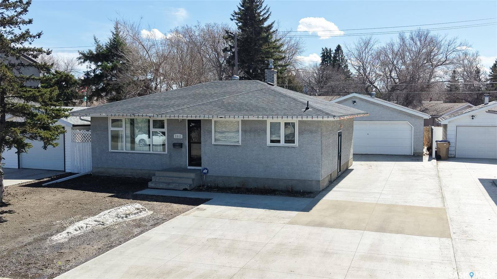 1511 8th AVENUE N, Regina, SK S4R 0G2