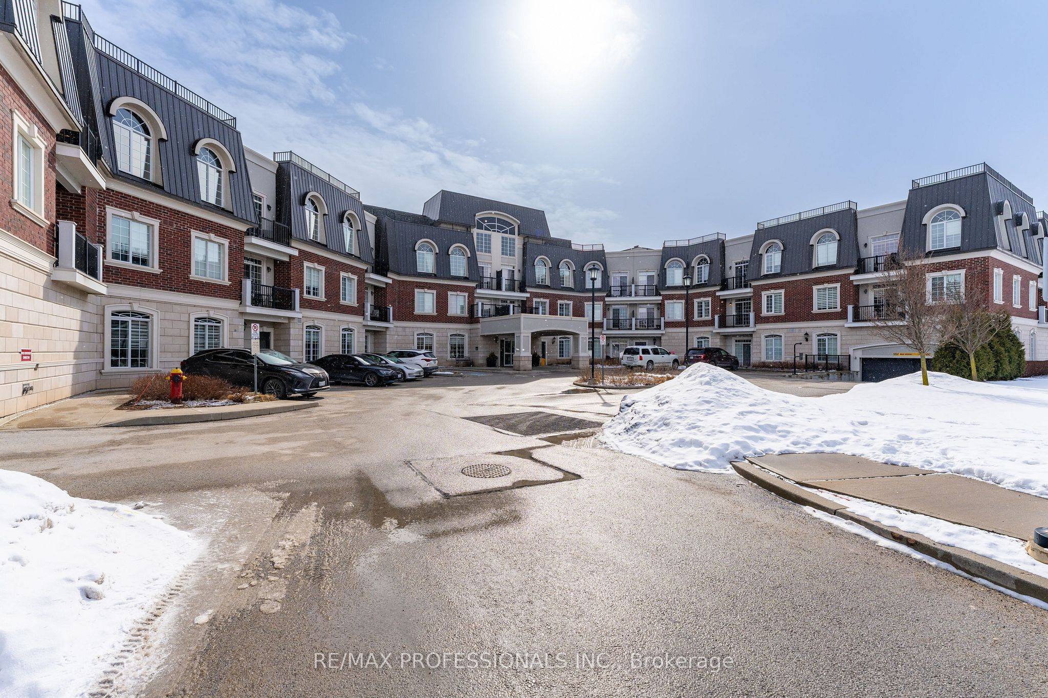 2300 Upper Middle RD #228, Oakville, ON L6M 0T4
