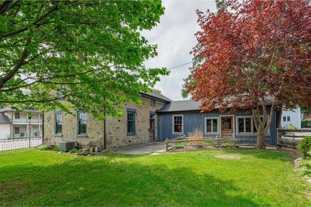 52 Brock RD S, Puslinch, ON N0B 2J0