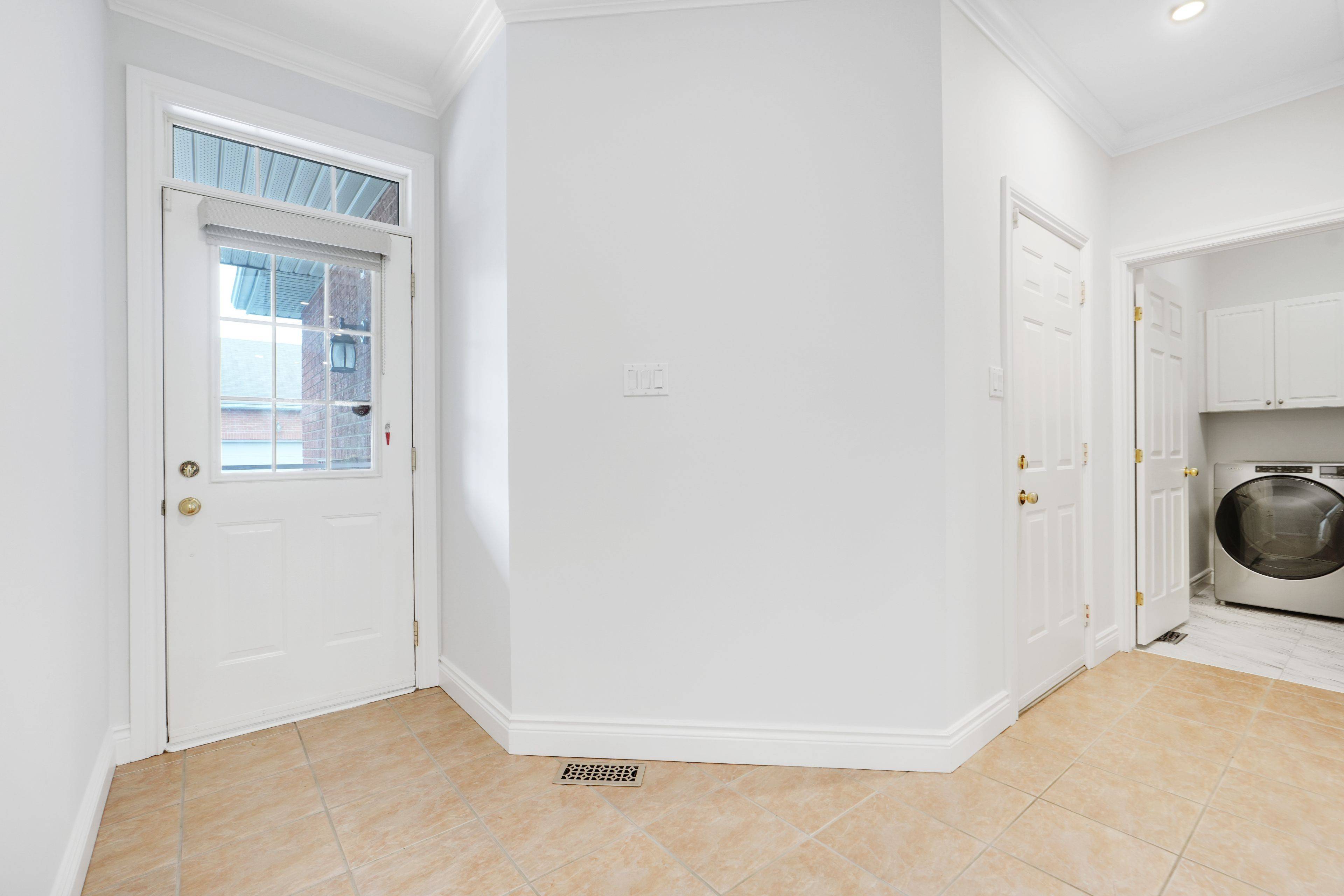 114 Bartlett Private, Hunt Club - Windsor Park Village And Area, ON K1V 2A8