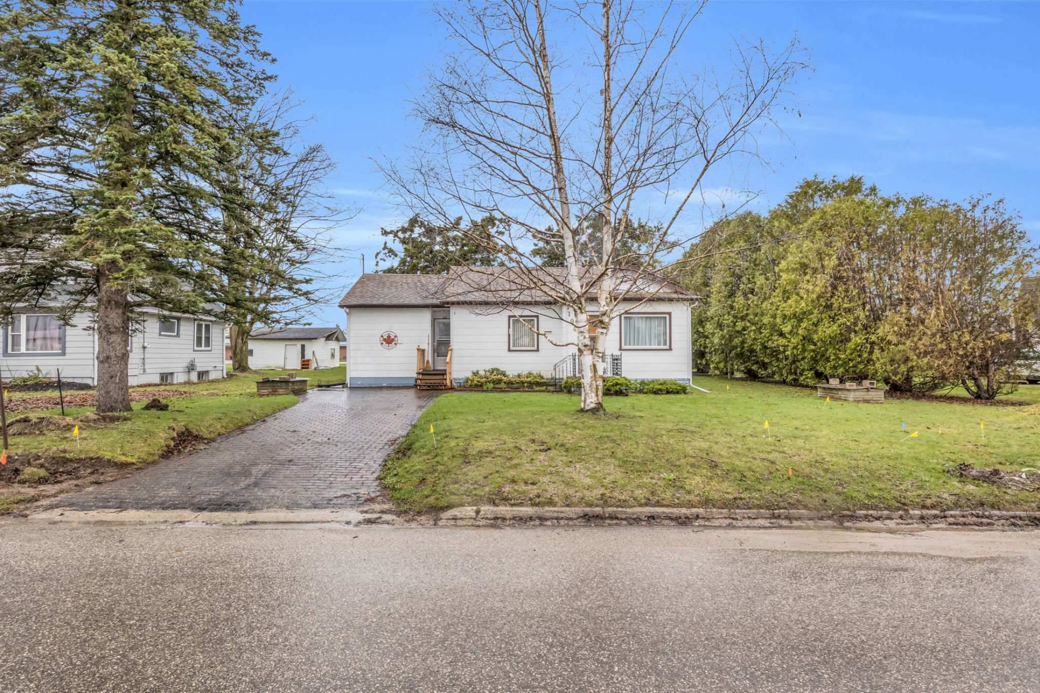 104 King ST, Minto, ON N0G 2P0