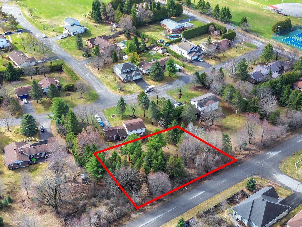 160 Juanita AVE, Carp - Huntley Ward, ON K0A 1L0