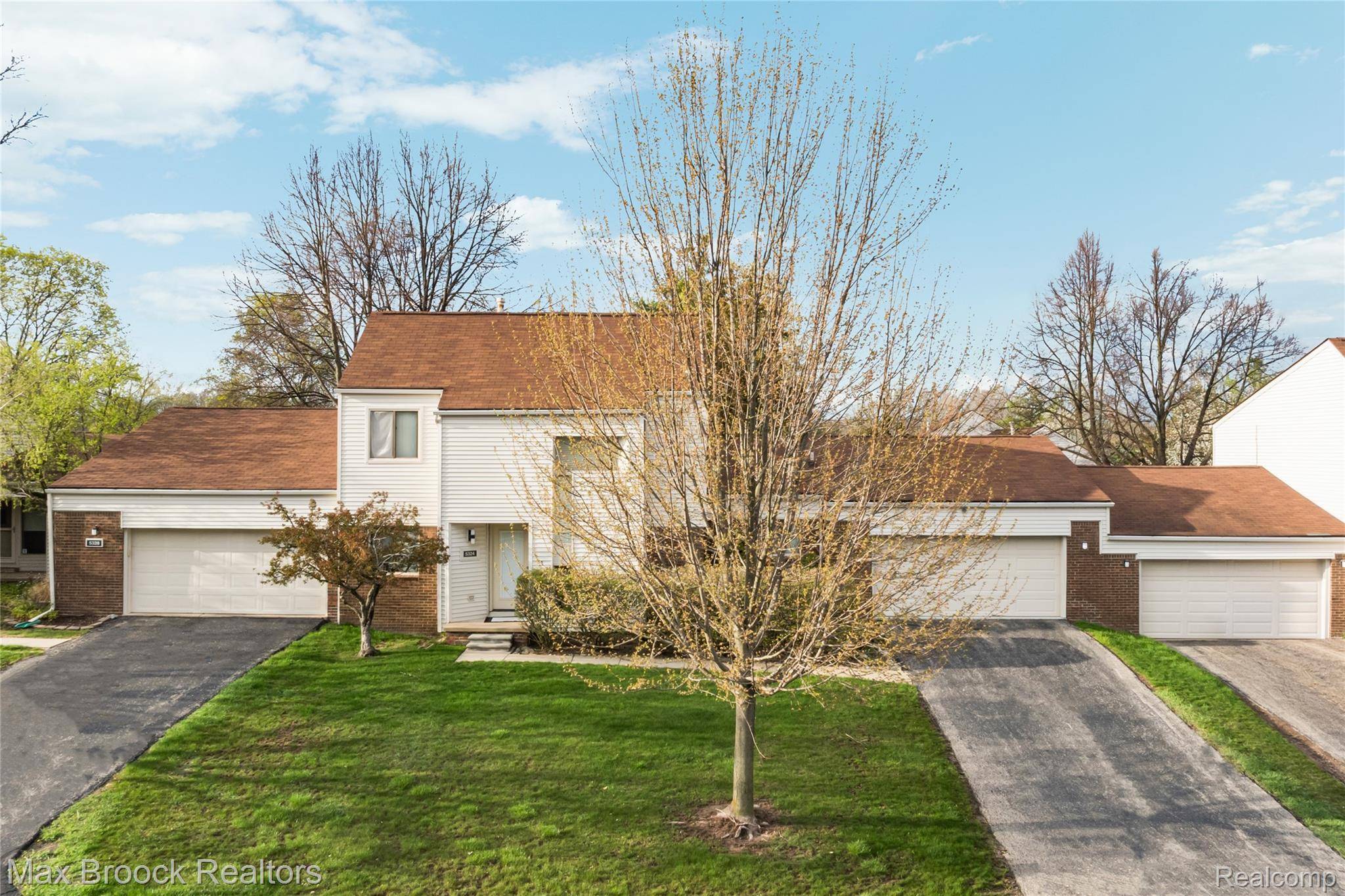 5324 Fairway CT, West Bloomfield Charter Township, MI 48323
