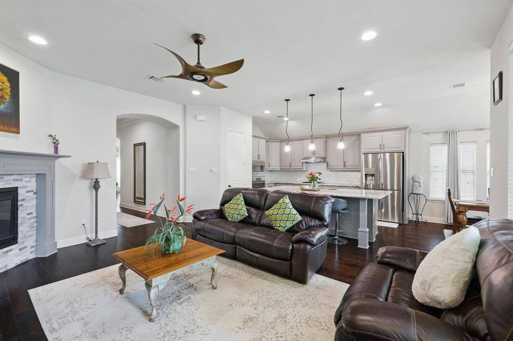 641 Rawlins Lane, Fort Worth, TX 76131