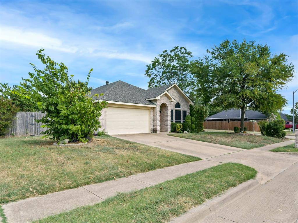 1422 S 3rd Street, Midlothian, TX 76065