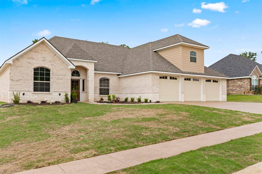 1616 Courtland Lane, Lindale, TX 75771