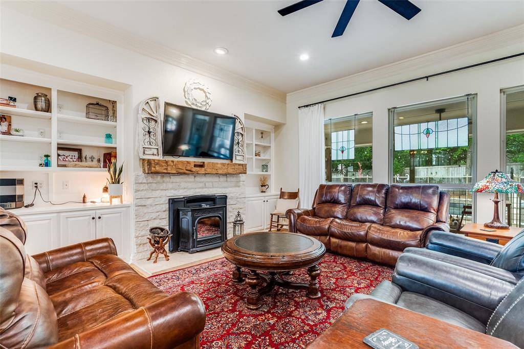 105 Derek Drive, Hudson Oaks, TX 76087