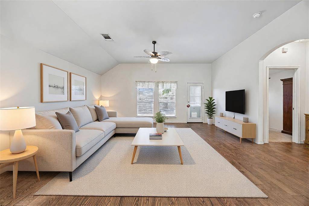 1408 Lauren Lane, Granbury, TX 76048