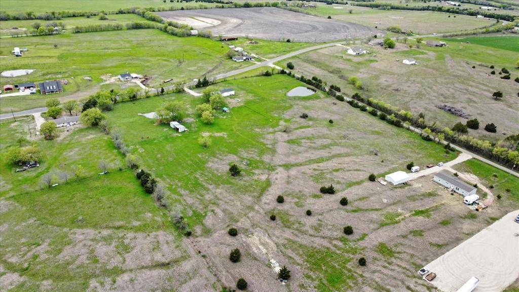 1721 County Road 1027, Celeste, TX 75423