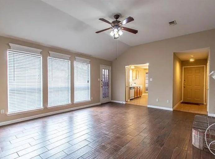 816 W Colony Drive, Arlington, TX 76001