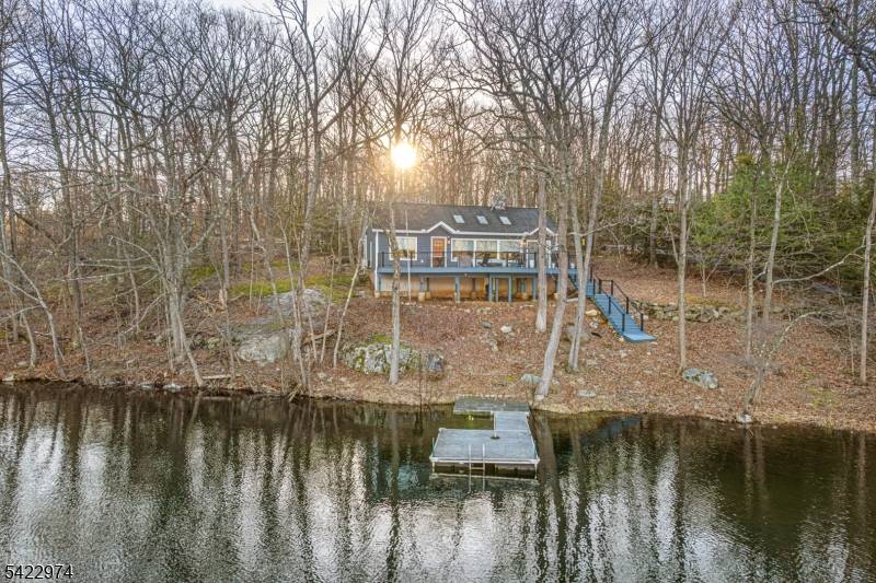 361 E Lakeshore Dr, Vernon Twp., NJ 07422