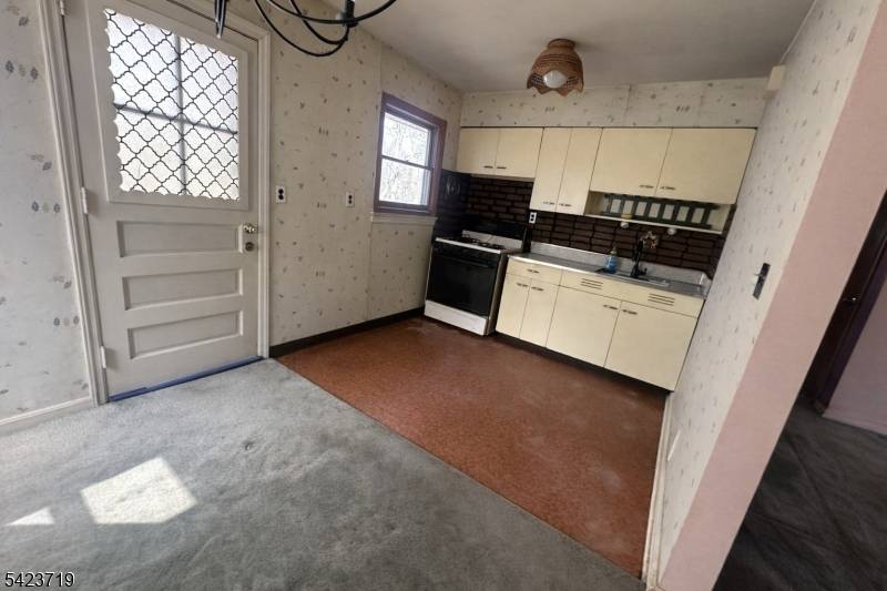 24 Willow St, Bergenfield Boro, NJ 07621