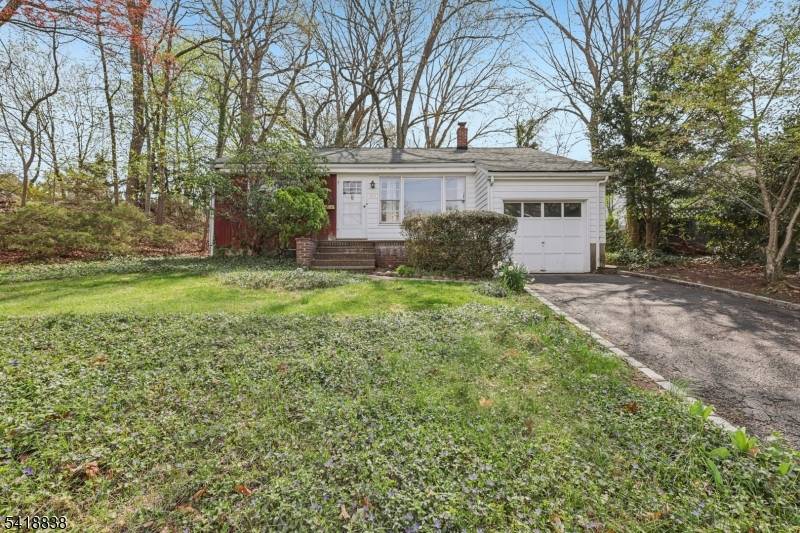 24 Pearl St, Summit City, NJ 07901