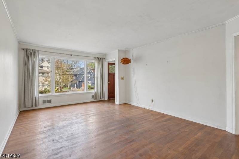 24 Pearl St, Summit City, NJ 07901