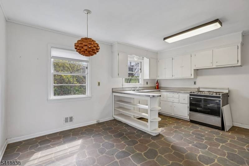 24 Pearl St, Summit City, NJ 07901