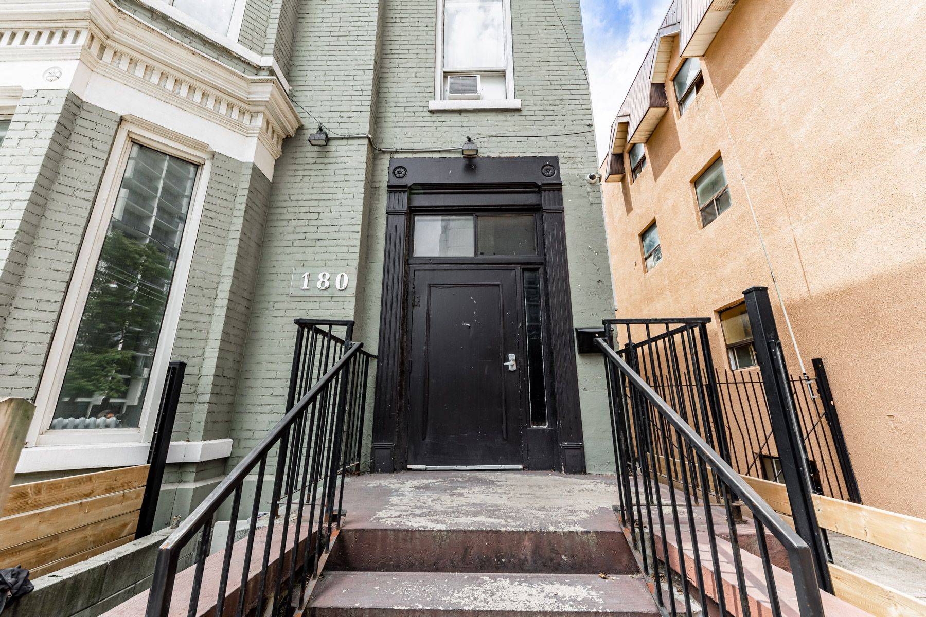180 Sherbourne ST, Toronto C08, ON M5A 2R7