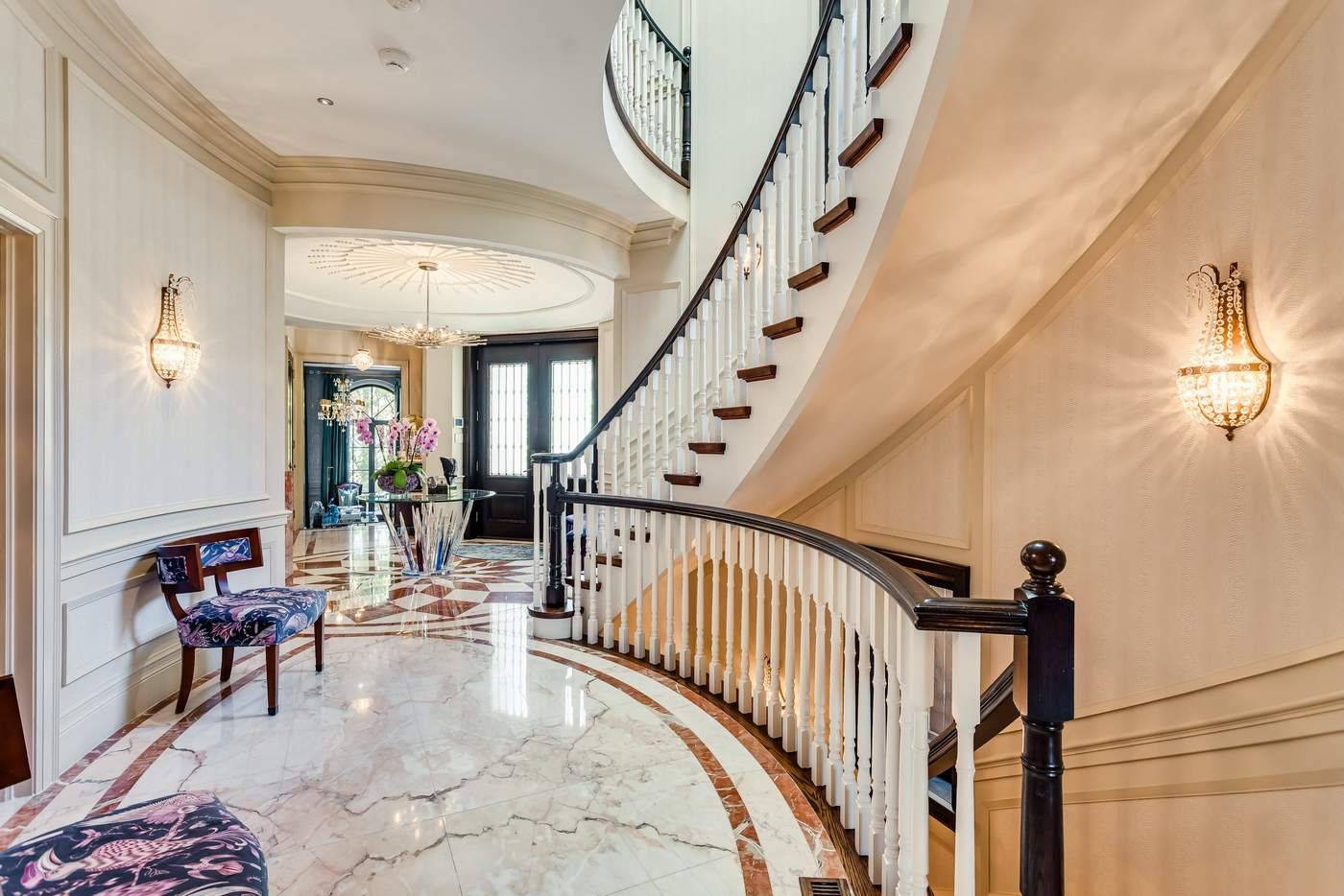 92 South DR, Toronto C09, ON M4W 1R6