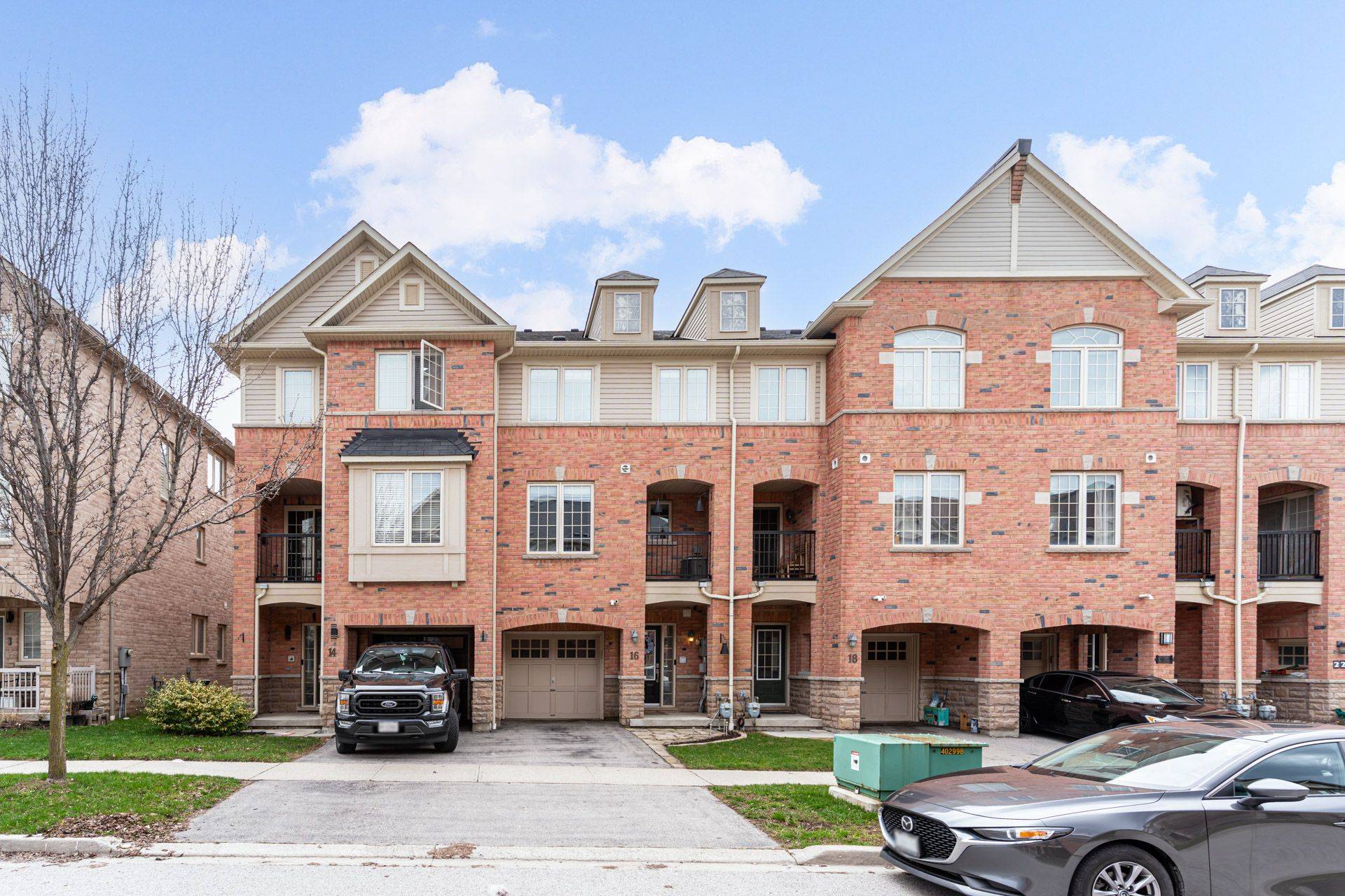 16 Clowes ST, Ajax, ON L1Z 0K9