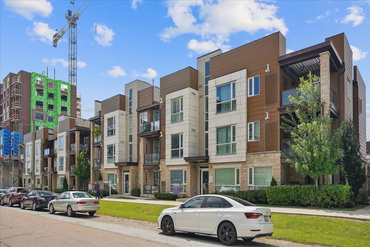 2370 Khalsa Gate #211, Oakville, ON L6M 1P5